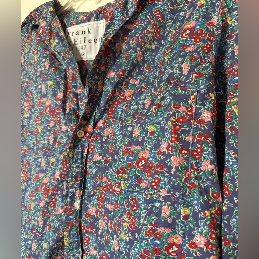 Frank & Eileen Silvio Floral Button-Up Shirt Sz XS Vibrant Colors - Picture 4 of 9